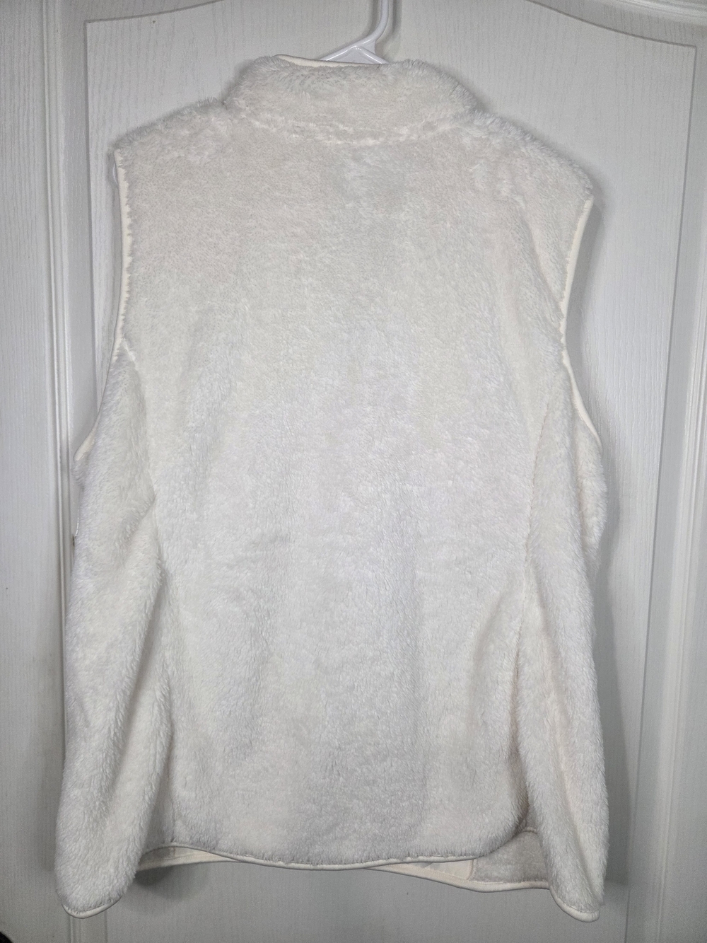 St. John's Bay White Faux Fur Sleeveless Zip Jacket, Size XL, New - Picture 2 of 6